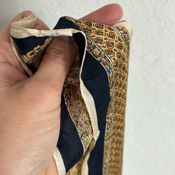 ECHO- Silky Square - XL scarf Shawl- perfume bottles- elegant- cream blue - Picture 3 of 9